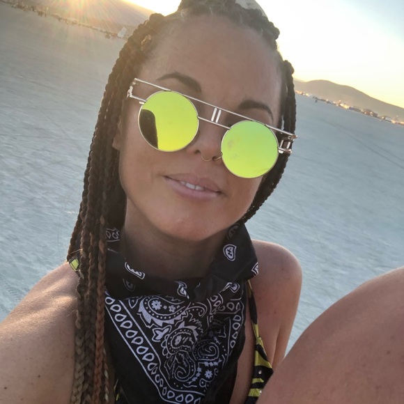 Meet your Posher, Allison - Picture 1 of 1